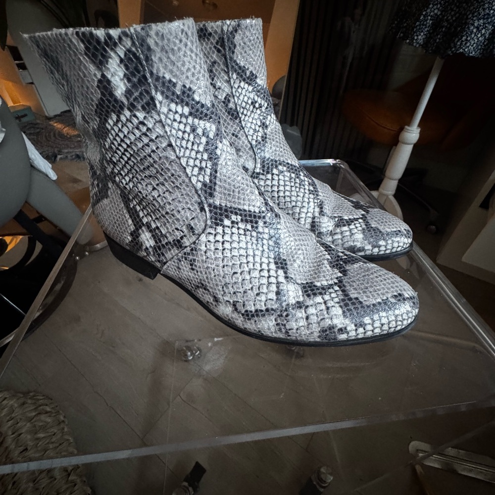 Elegant Snakeskin Ankle Boots